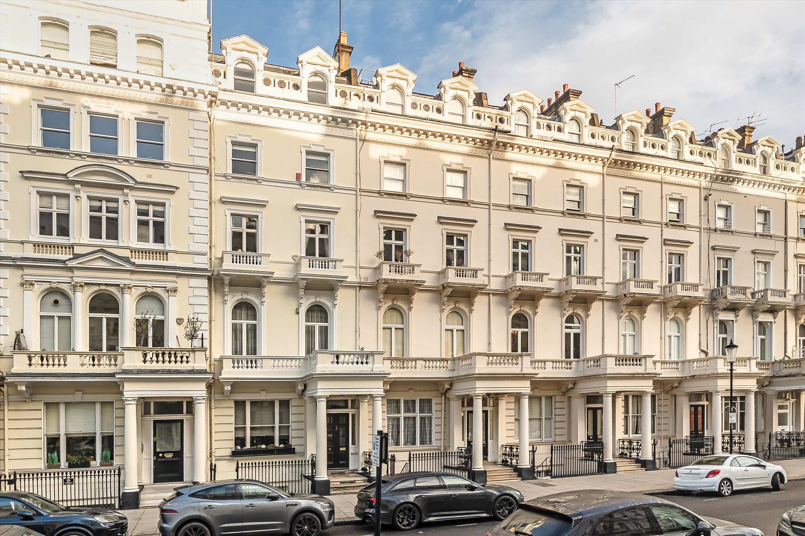 Flat Queen's Gate Terrace in Greater London