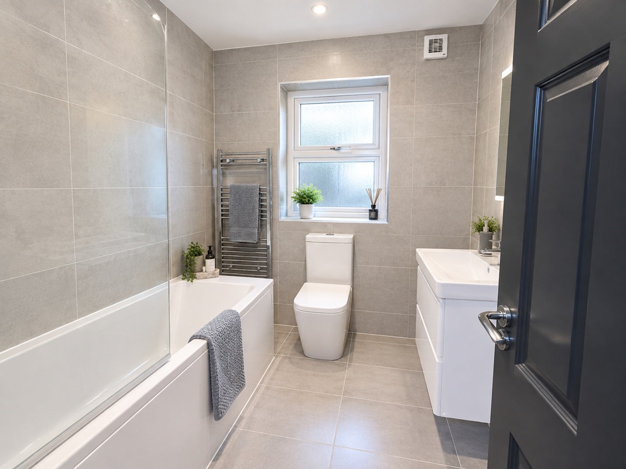 Room Warland Road in Greater London