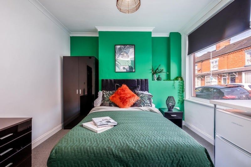 Room Orchard Street in Hinckley and Bosworth