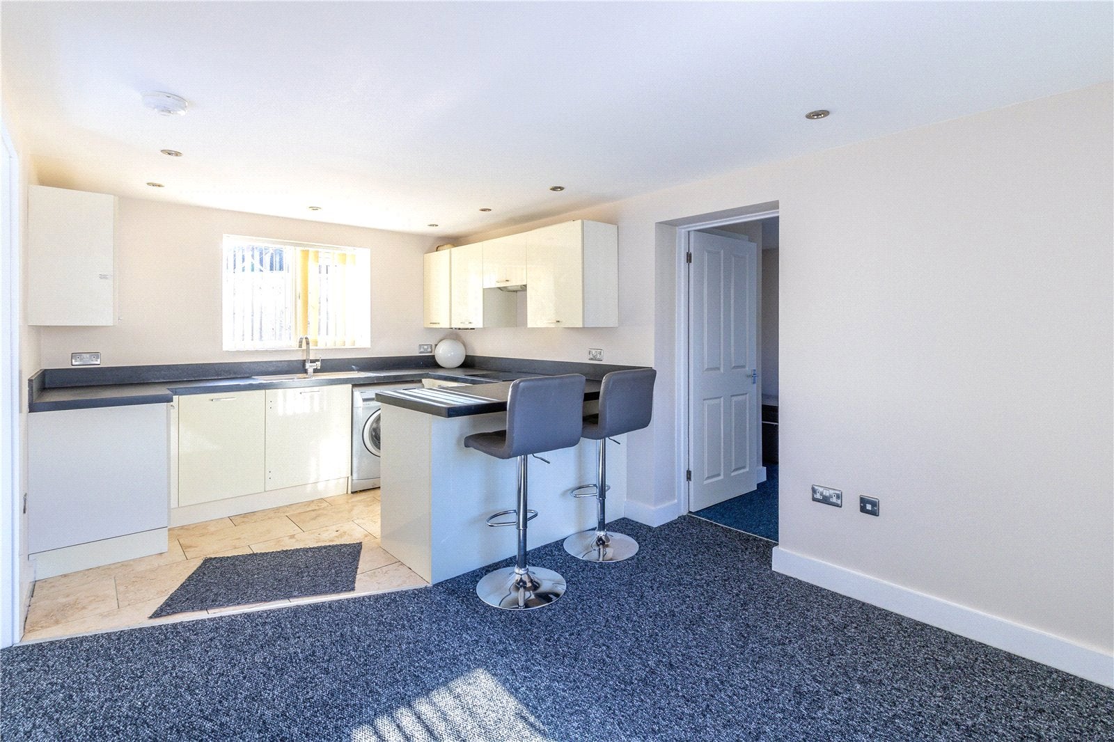 Flat Willoughby Close in Bristol
