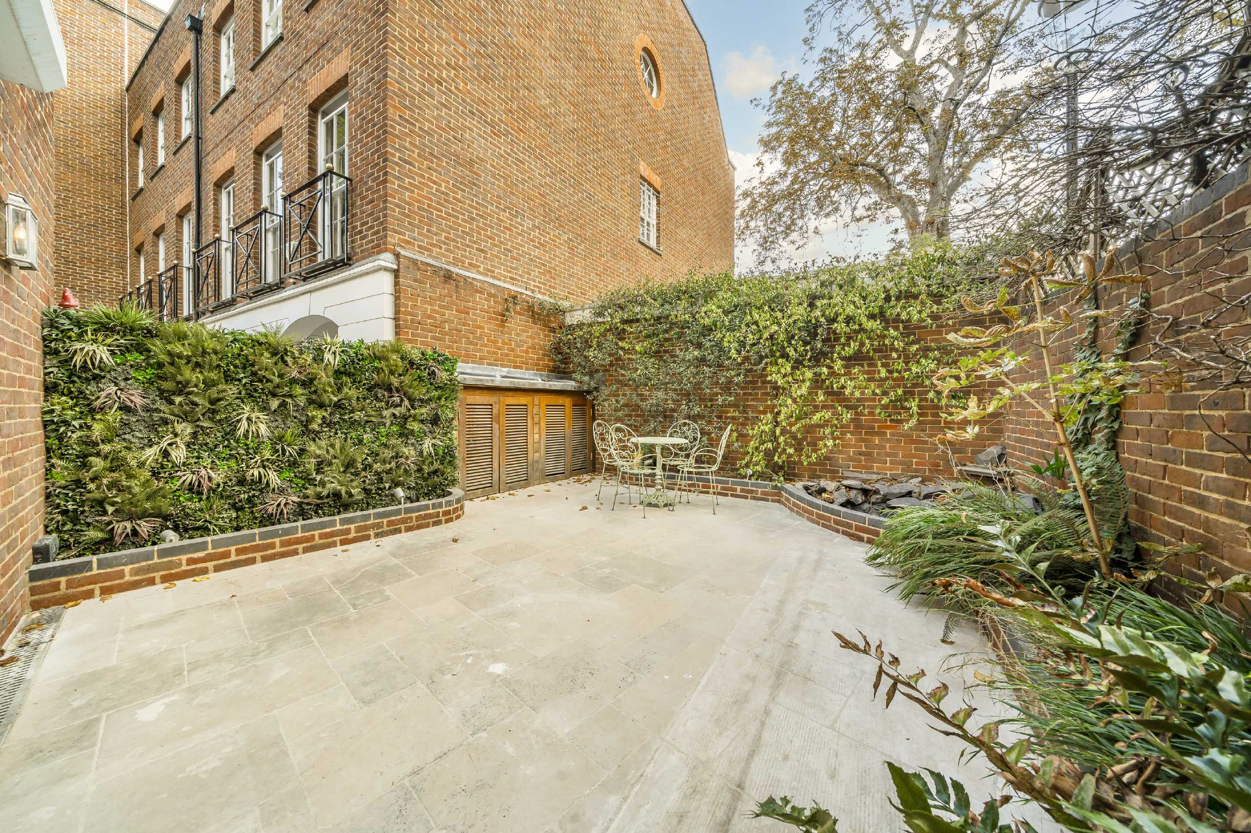 House Somerset Square in Greater London