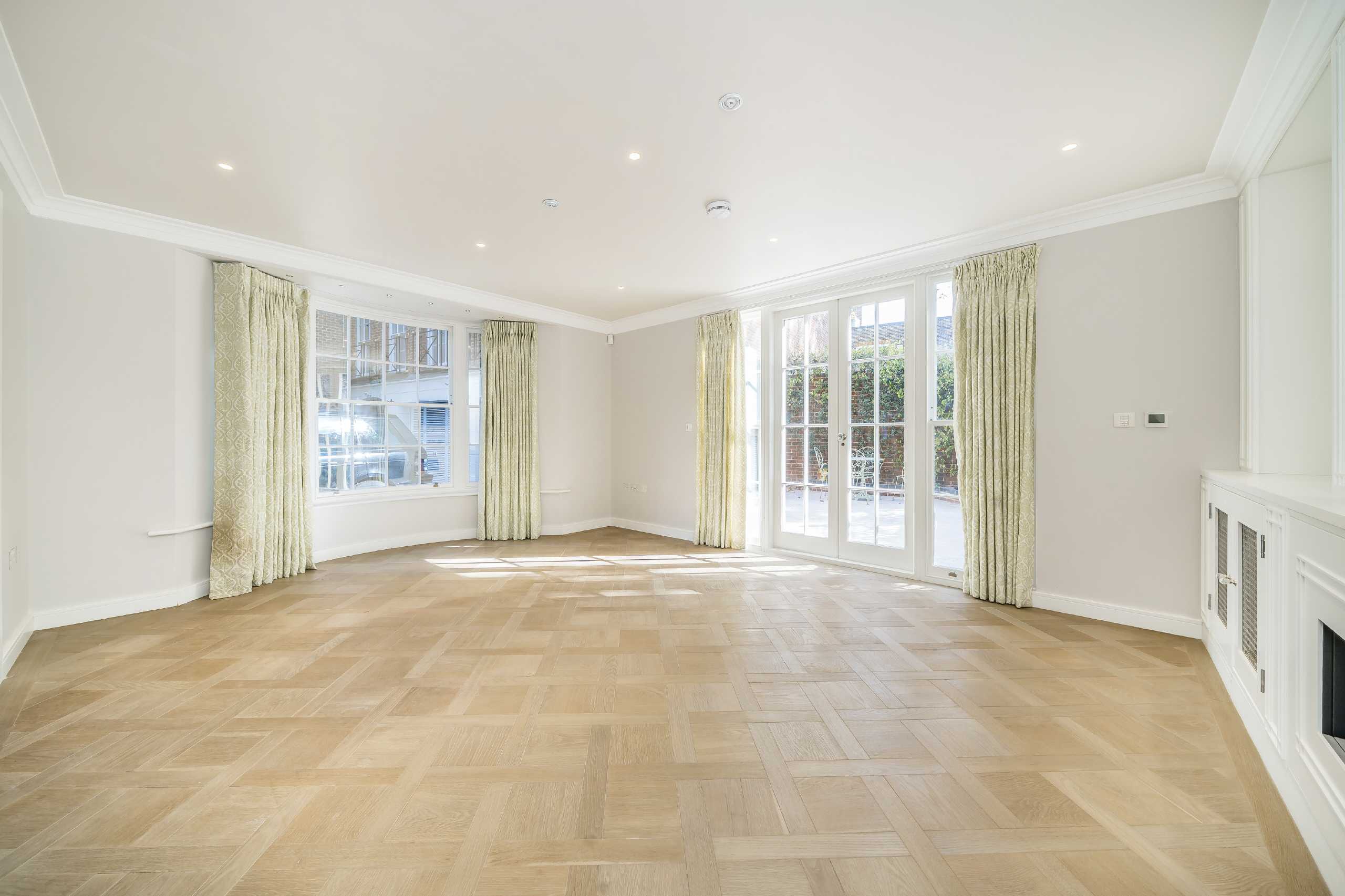 House Somerset Square in Greater London