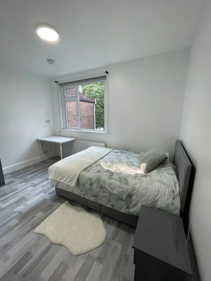 Room Cromwell Road in Luton