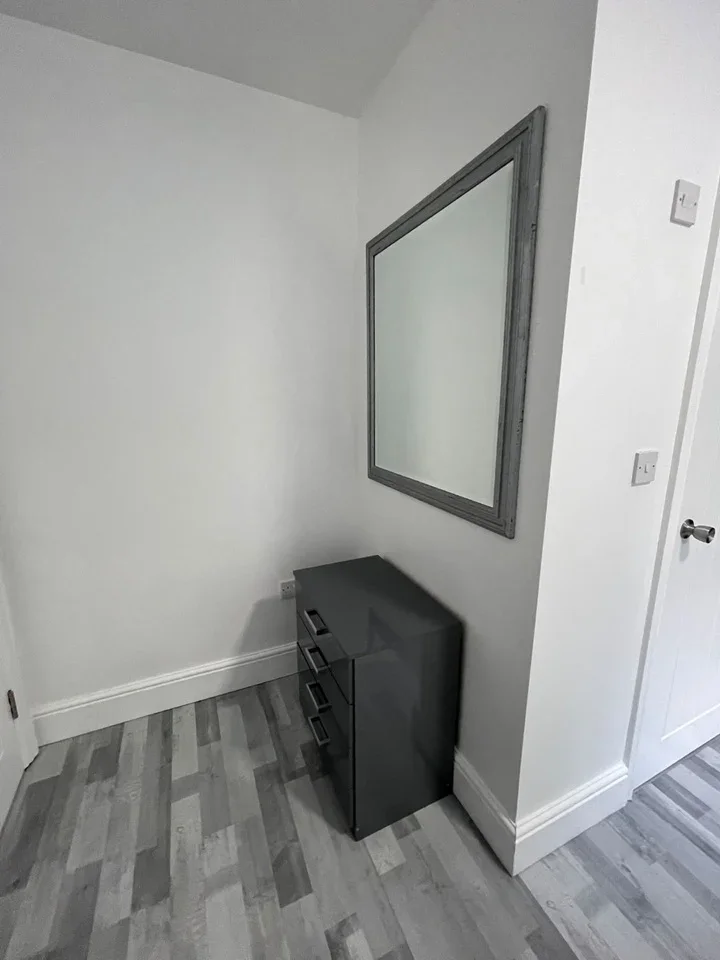 Room Cromwell Road in Luton
