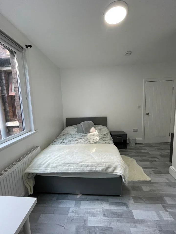 Room Cromwell Road in Luton