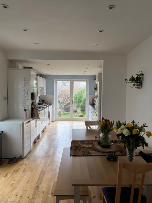Room Nevil Road in Bristol