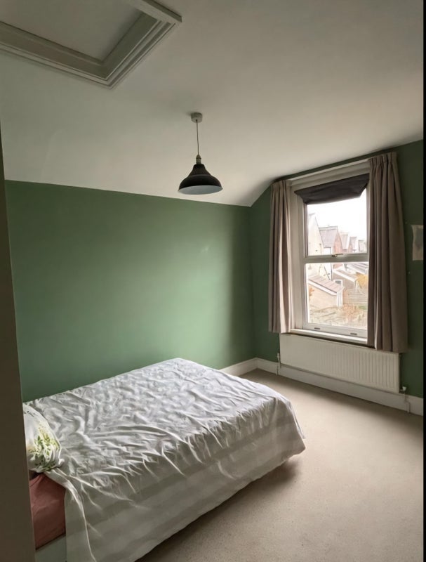 Room Nevil Road in Bristol