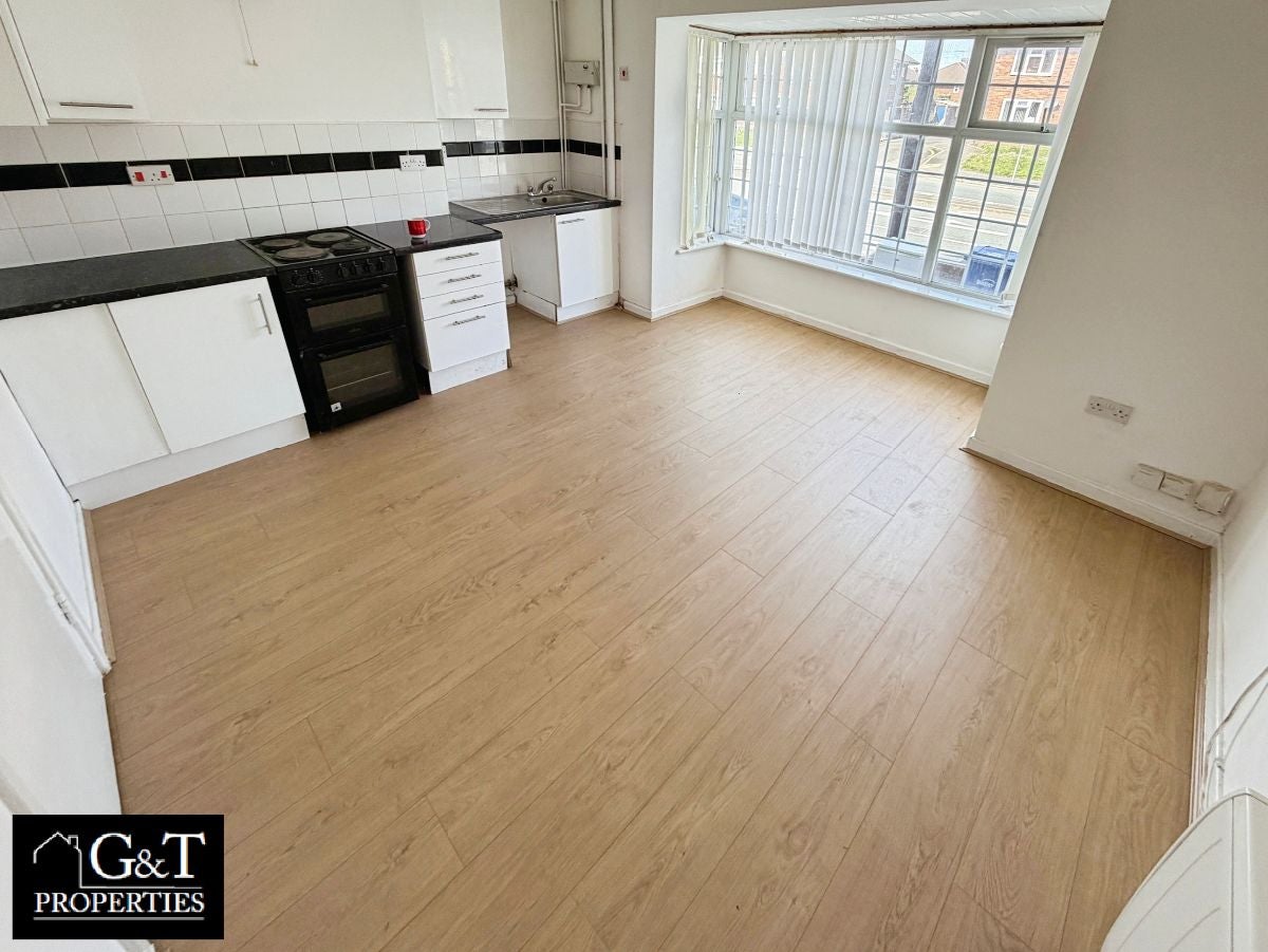 Flat Stourbridge Road in Brierley Hill
