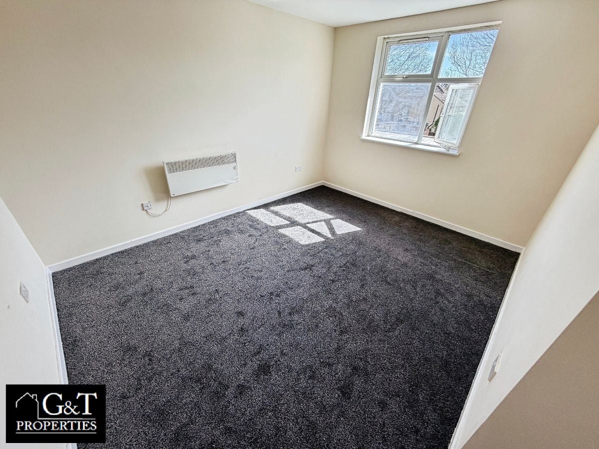Flat Stourbridge Road in Brierley Hill