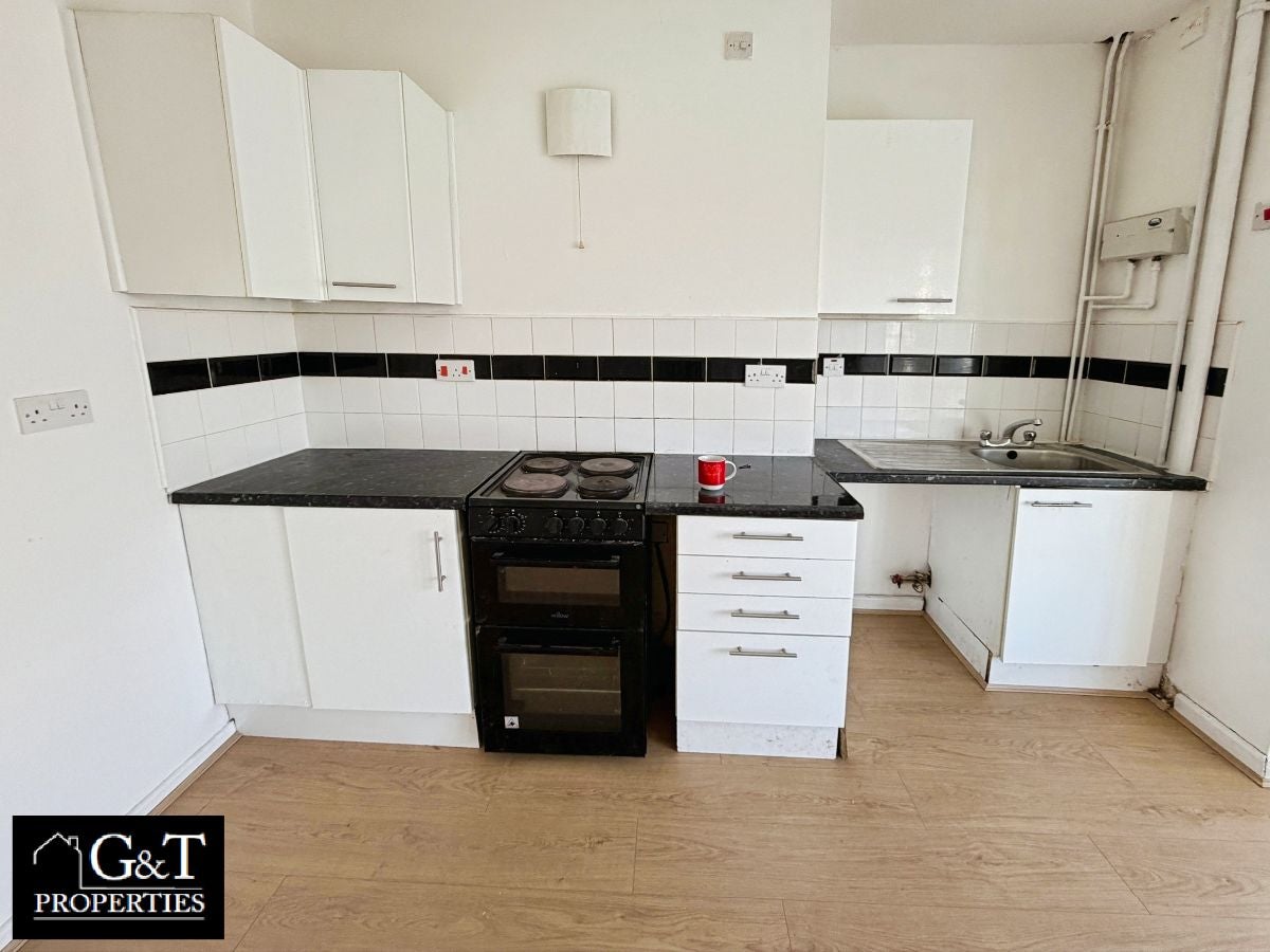 Flat Stourbridge Road in Brierley Hill