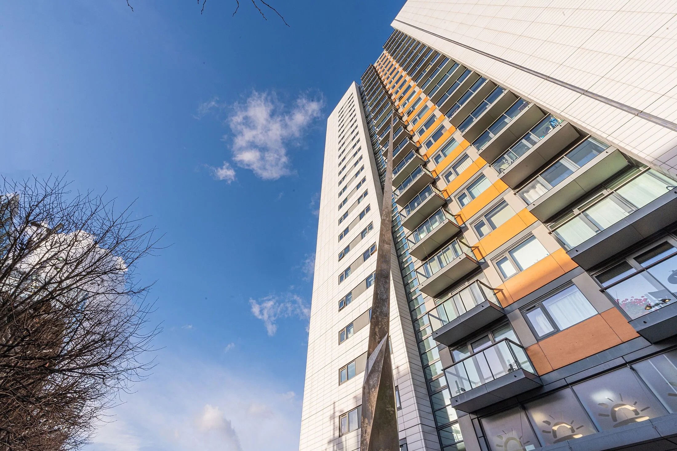 Flat Blackwall Way in Greater London