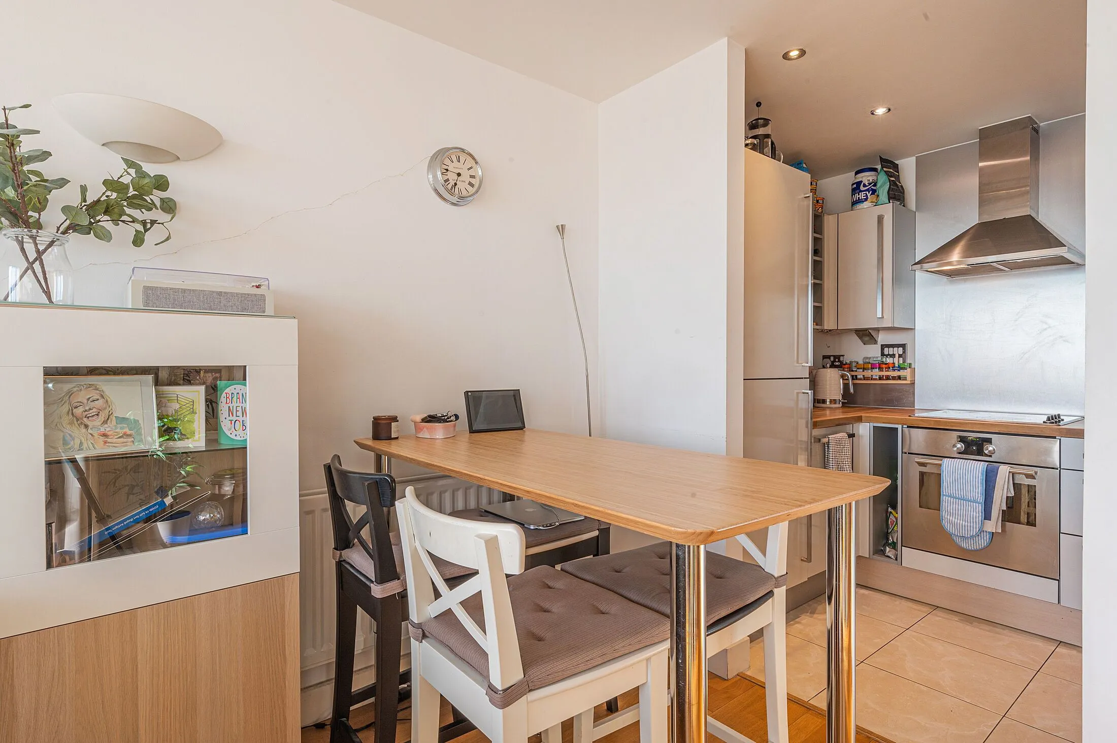Flat Blackwall Way in Greater London