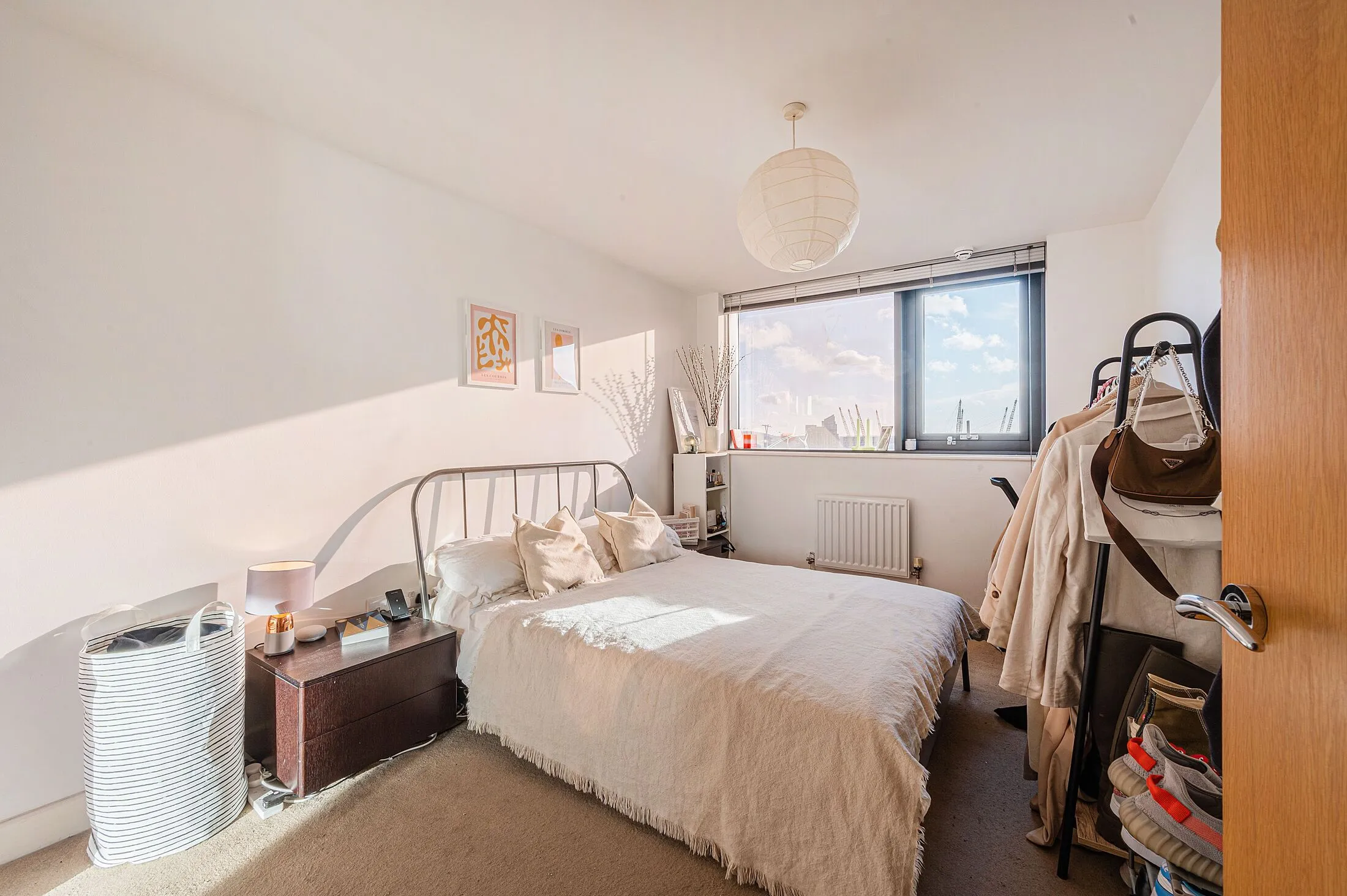 Flat Blackwall Way in Greater London