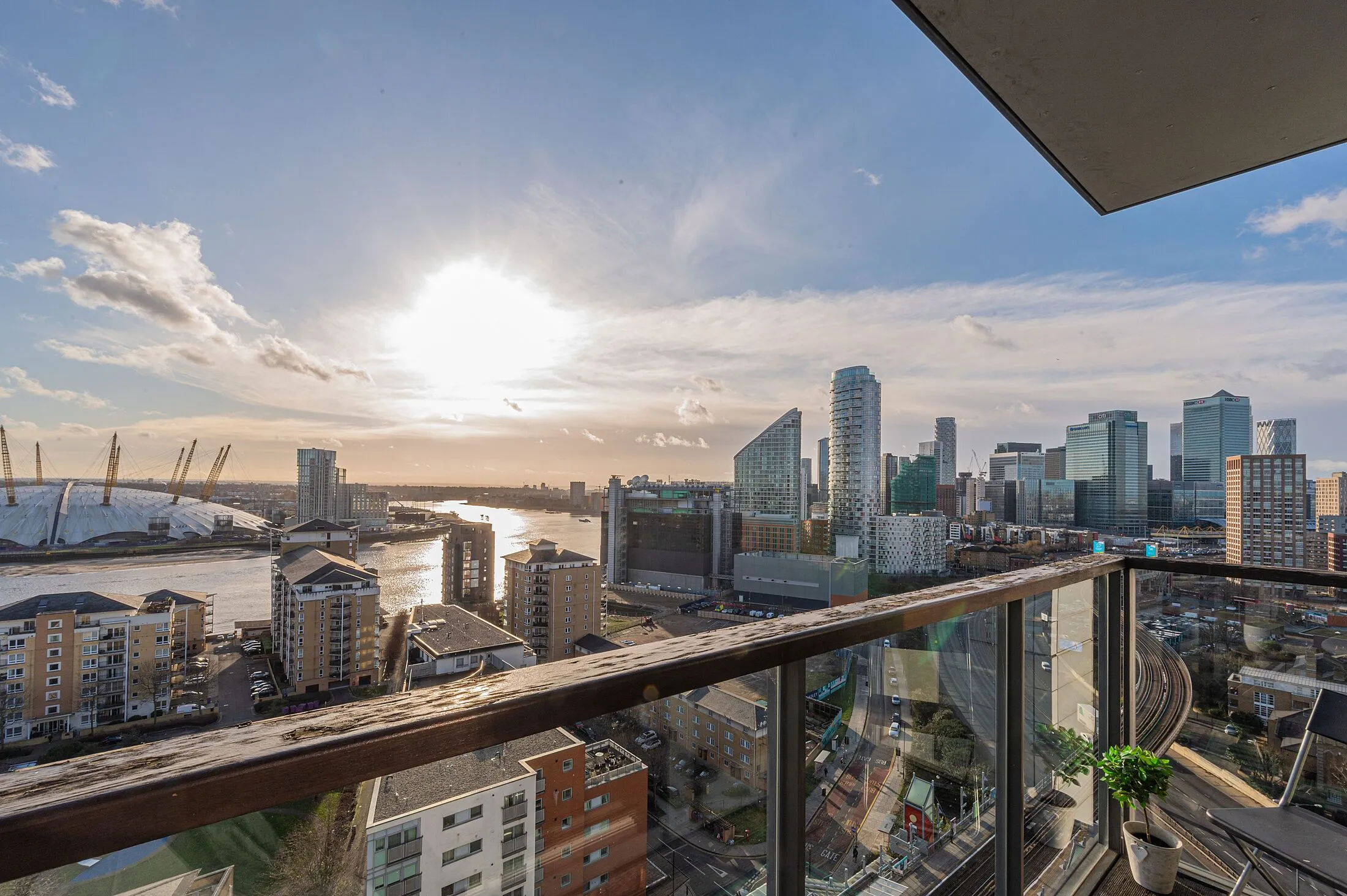 Flat Blackwall Way in Greater London