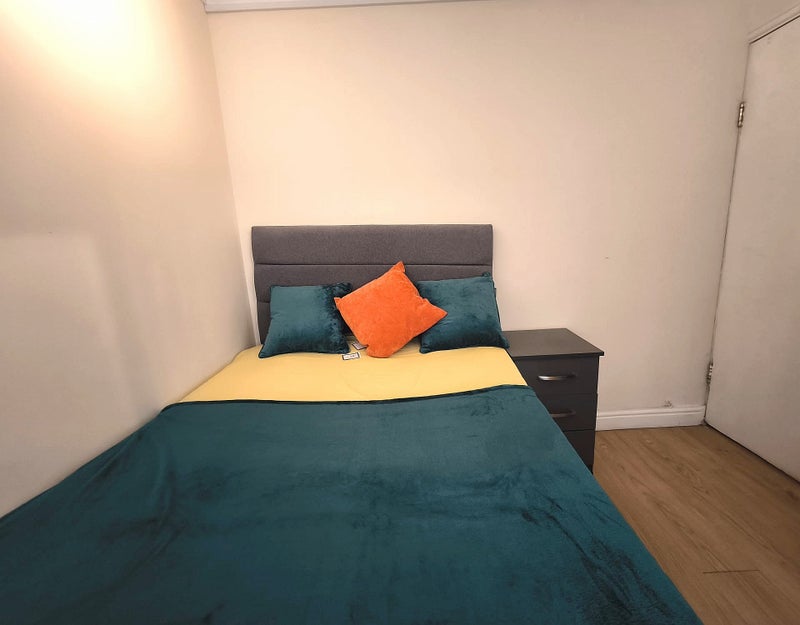 Room Longore Square in Nottingham