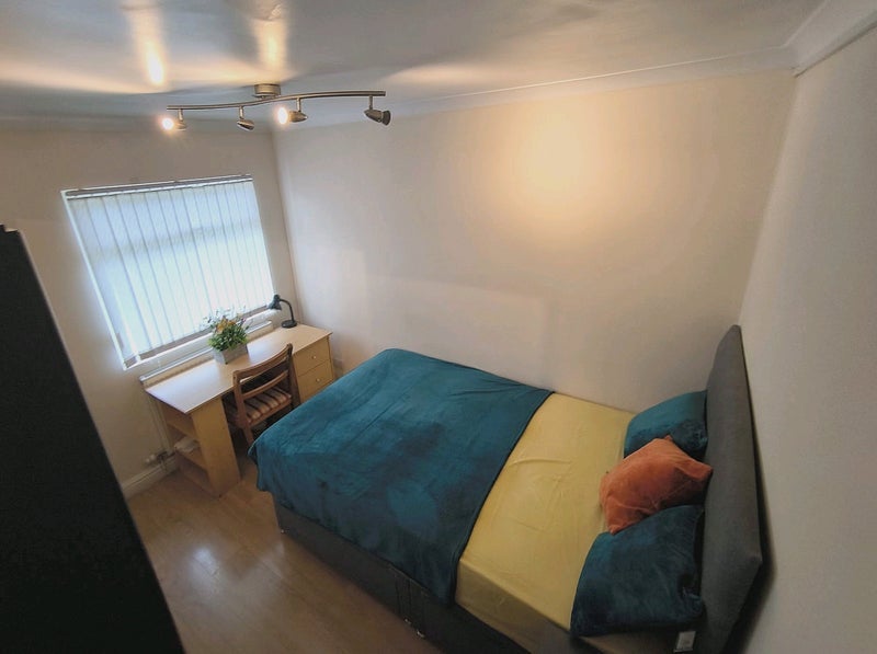 Room Longore Square in Nottingham