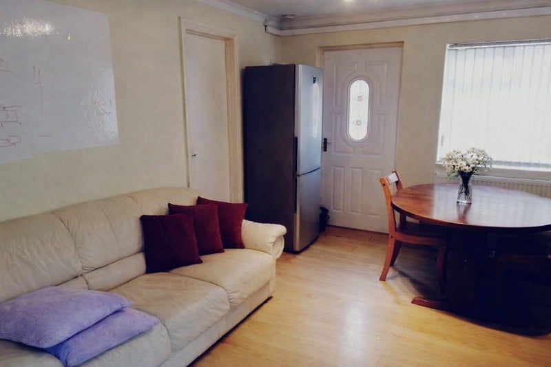 Room Longore Square in Nottingham