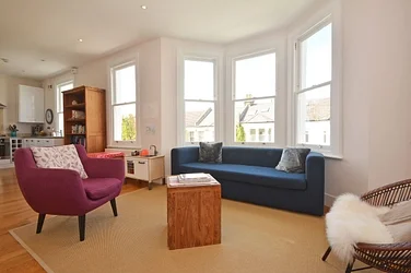 Flat Broomwood Road in Greater London