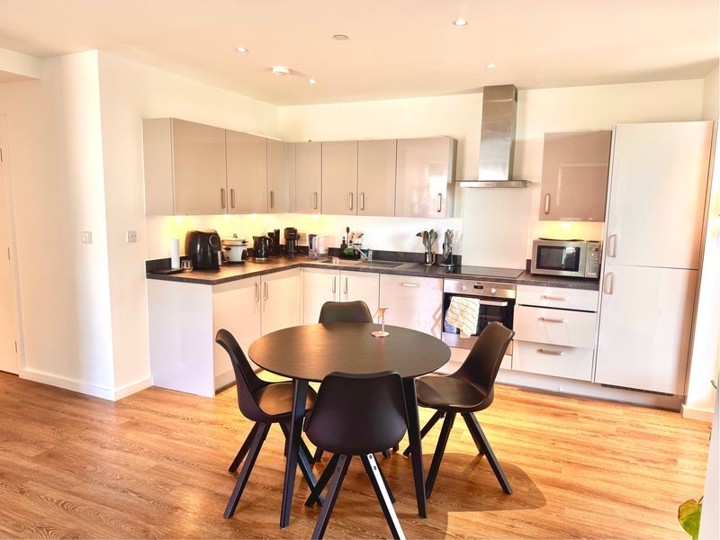 Room Silvertown Way in Greater London