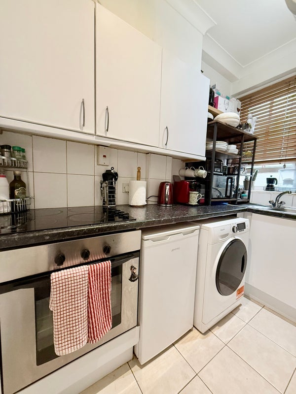 Room Boston Place in City of Westminster