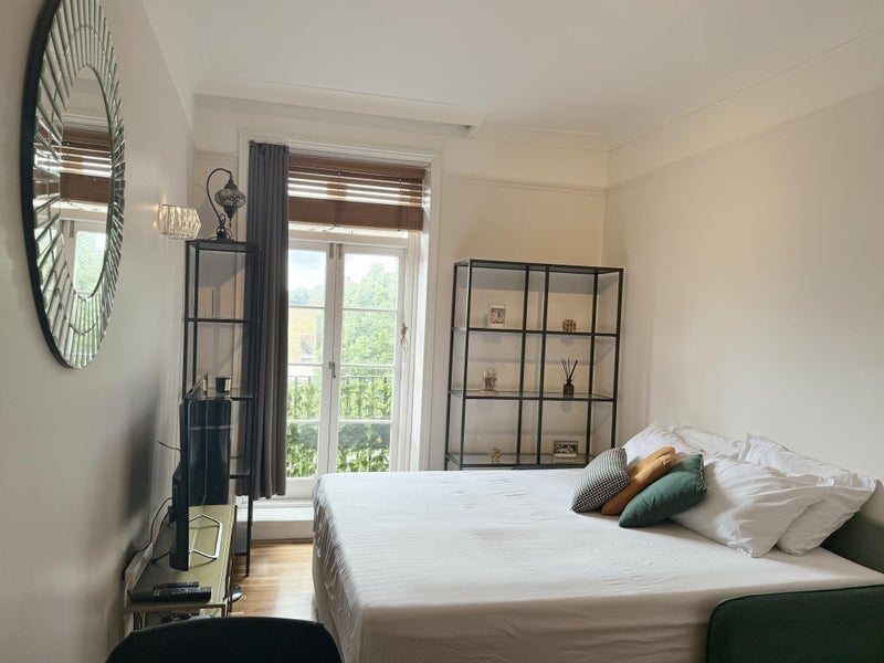 Room Boston Place in City of Westminster
