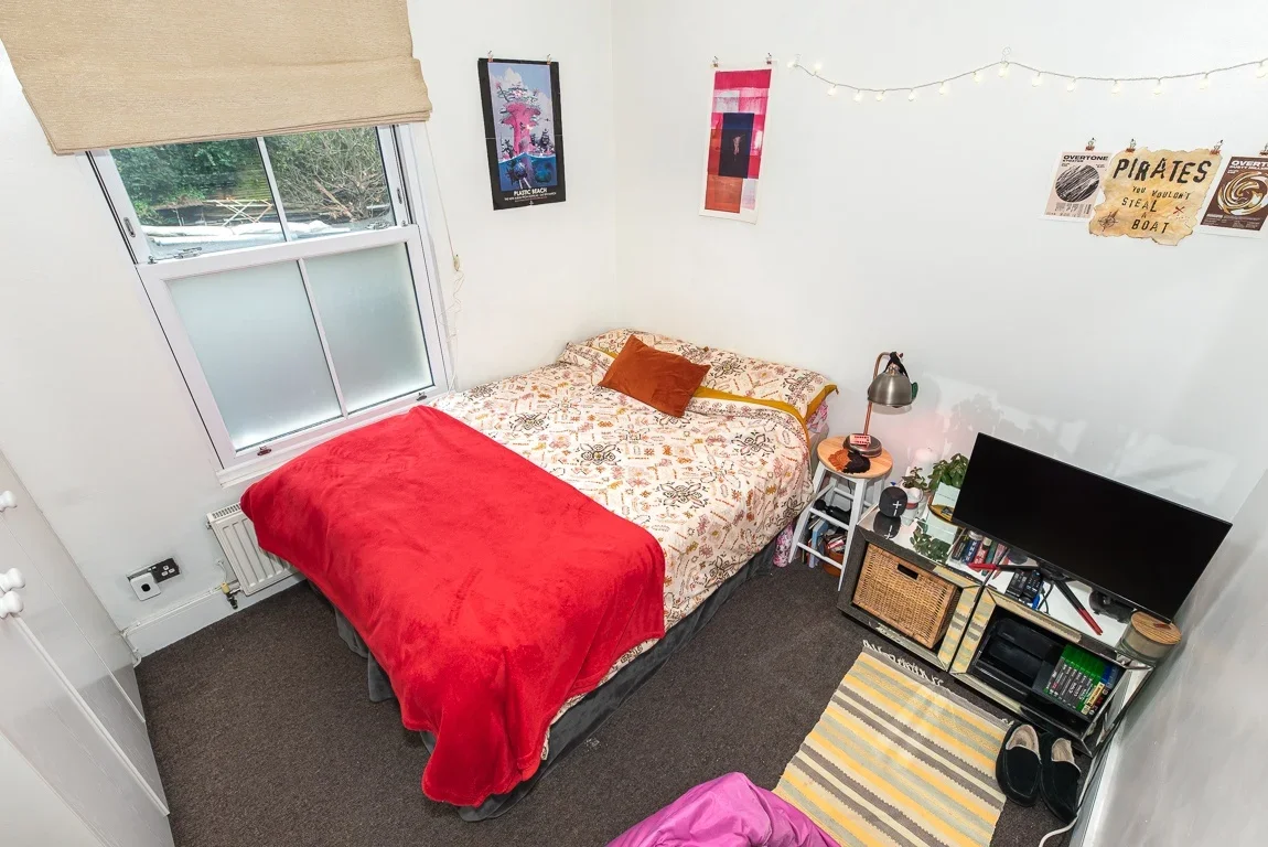 Flat Chantrey Road in Greater London