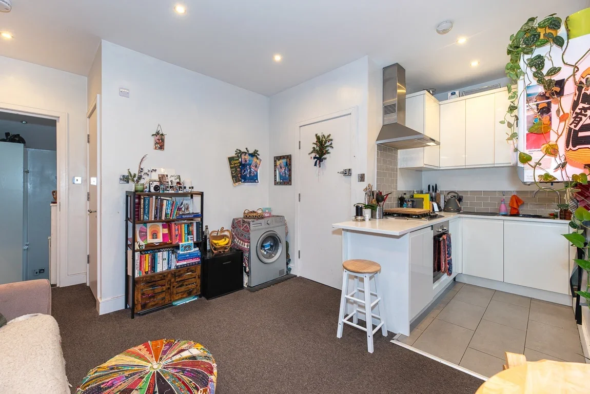 Flat Chantrey Road in Greater London
