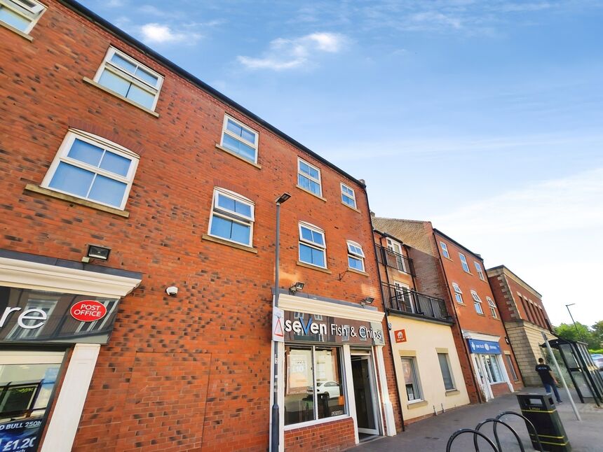 Flat Larch Close in Nuneaton and Bedworth