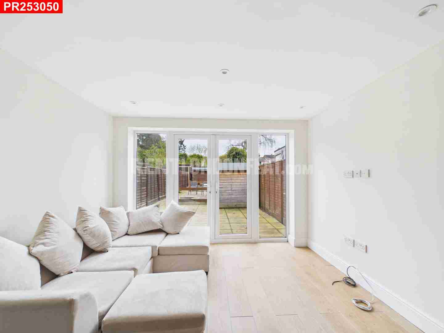 Flat Chertsey Road in Surrey Heath