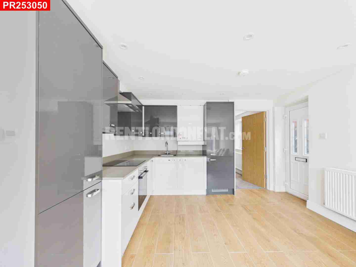 Flat Chertsey Road in Surrey Heath