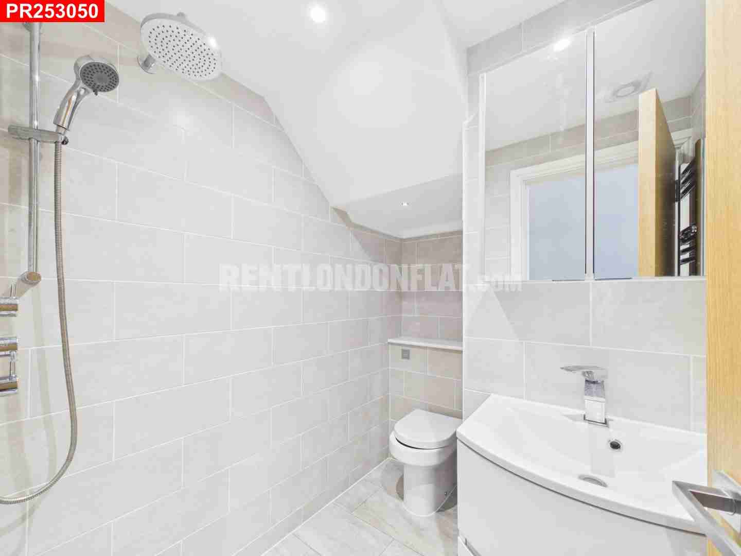Flat Chertsey Road in Surrey Heath