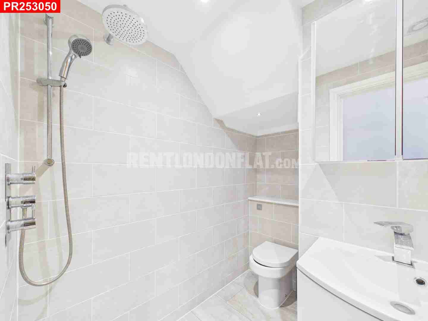 Flat Chertsey Road in Surrey Heath