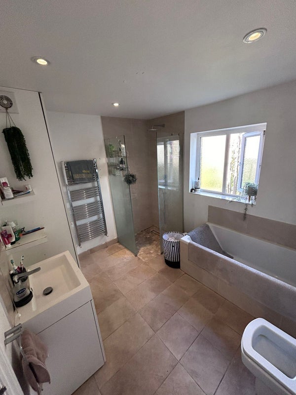 Room Gilmore Road in Greater London