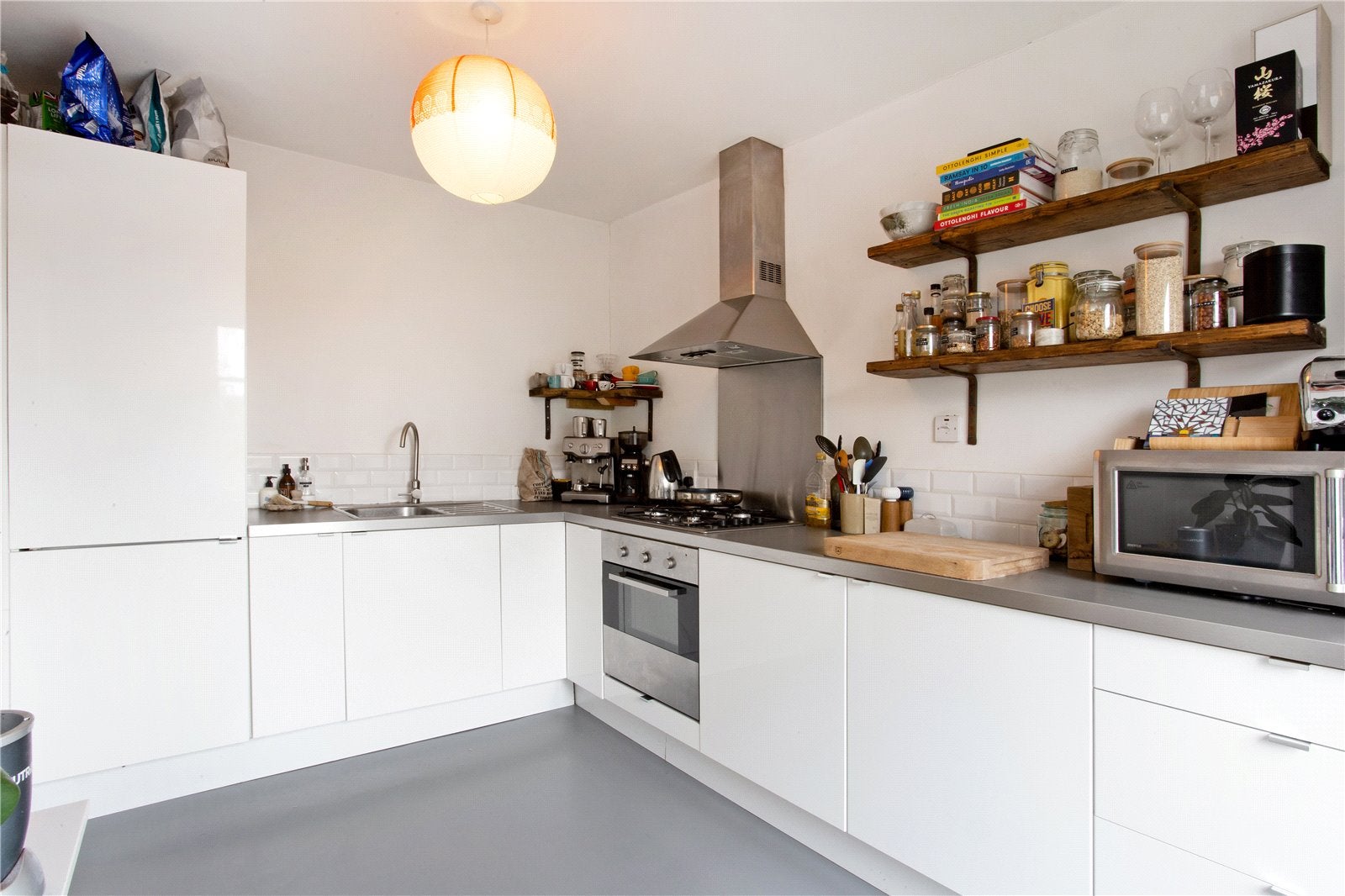 Flat Boatemah Walk in Greater London