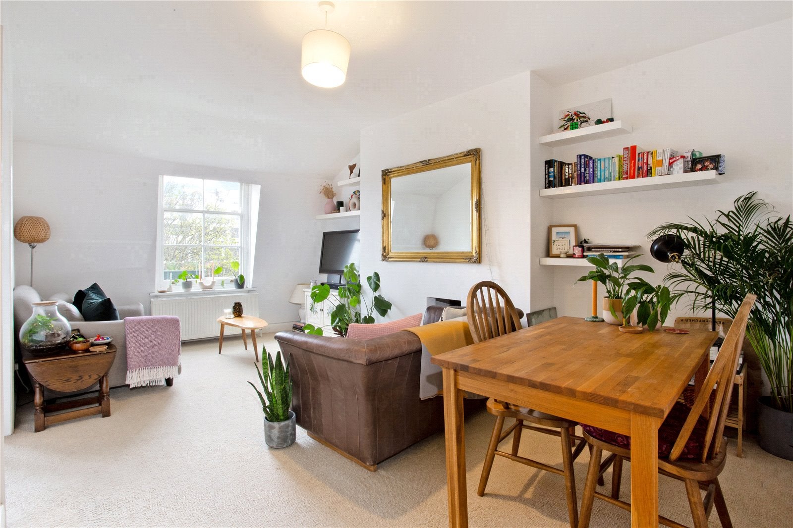 Flat Boatemah Walk in Greater London