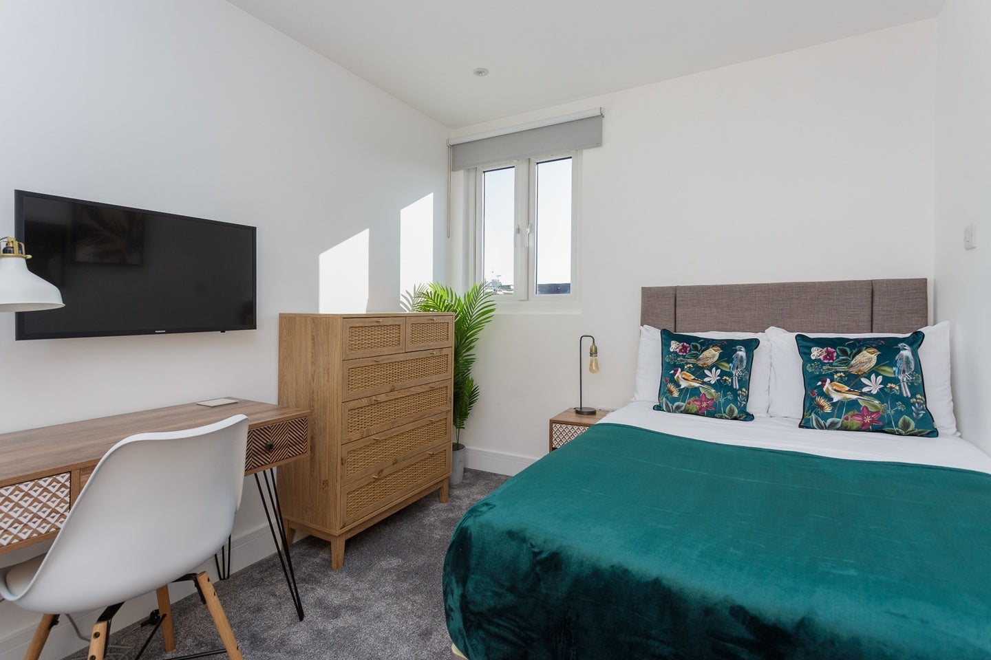 Room Tennyson Road in Portsmouth