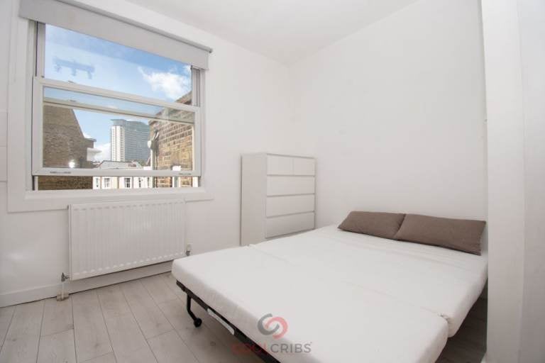 Flat Warwick Road in Greater London
