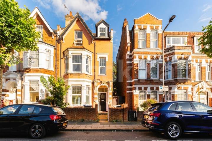 Flat Iverson Road in Greater London