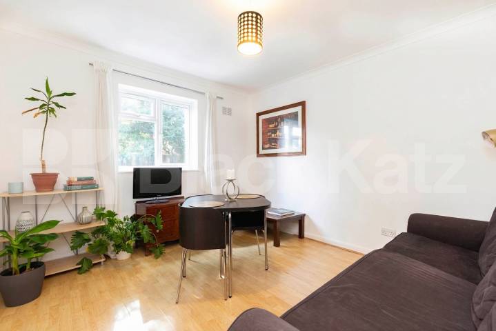 Flat Iverson Road in Greater London
