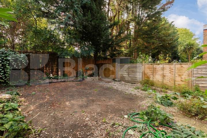 Flat Iverson Road in Greater London