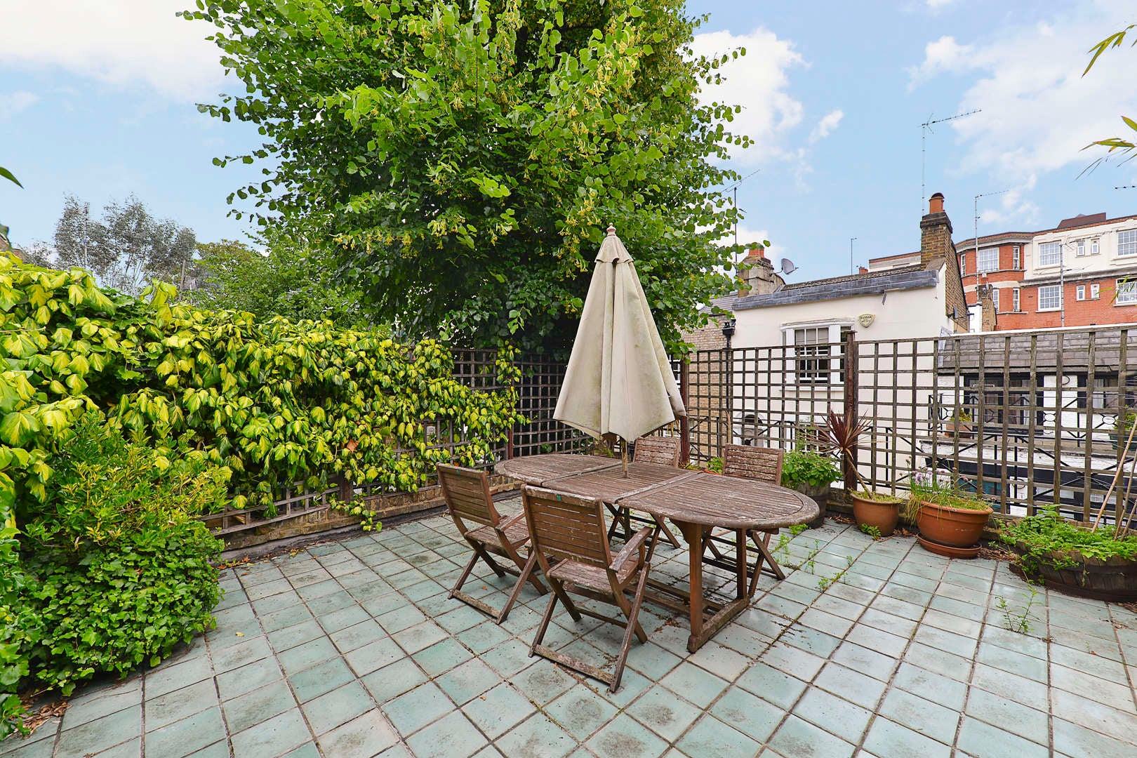 Flat Sydney Street in Greater London