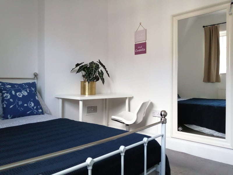 Room Kingsland Road in Greater London