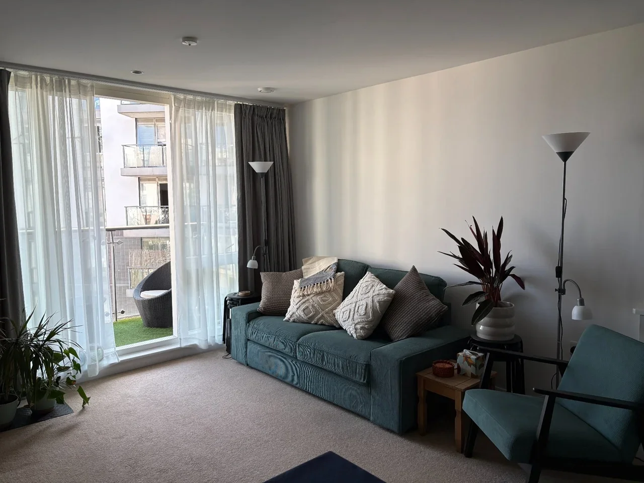 Flat Ealing Road in Greater London