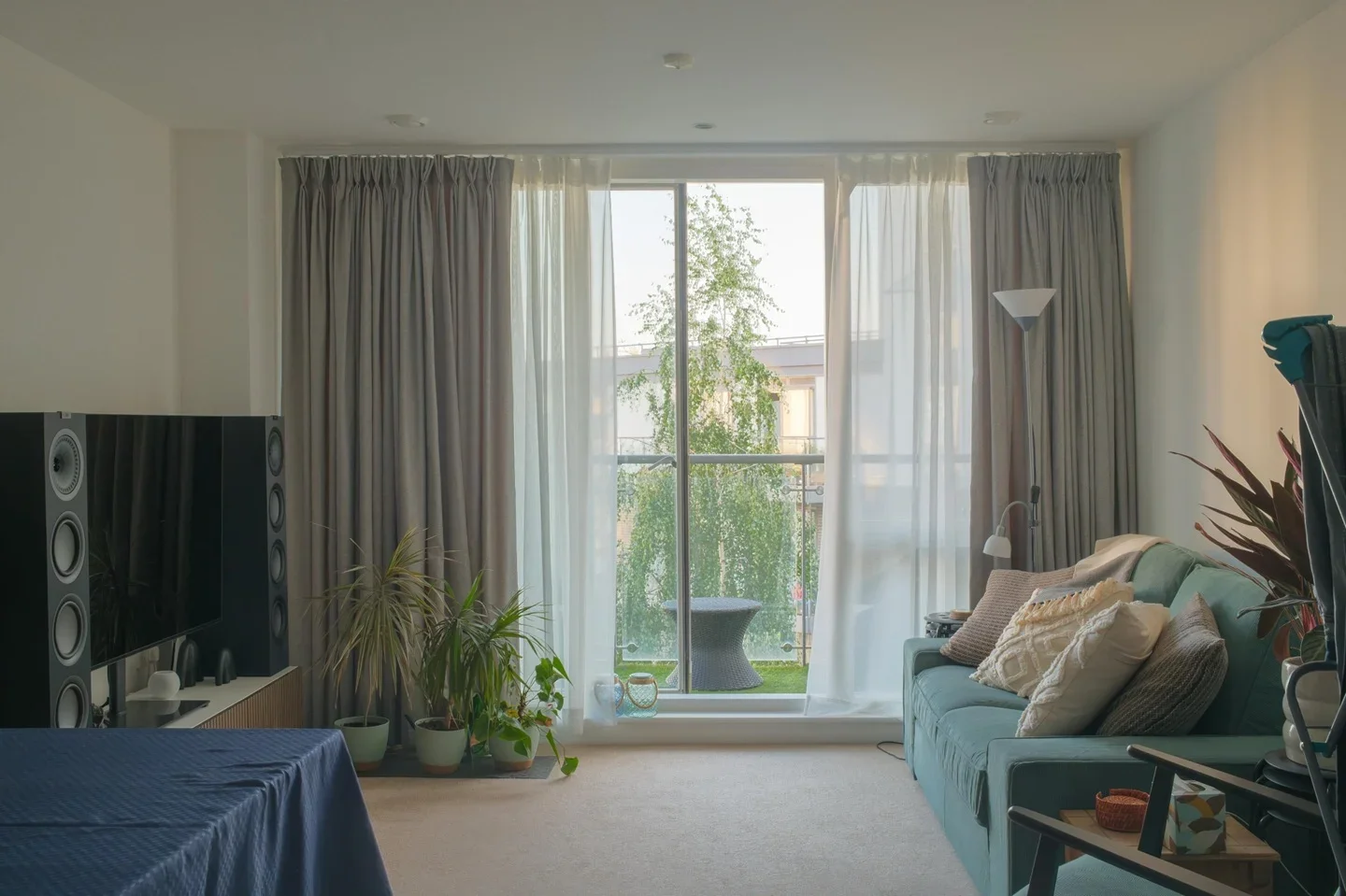 Flat Ealing Road in Greater London