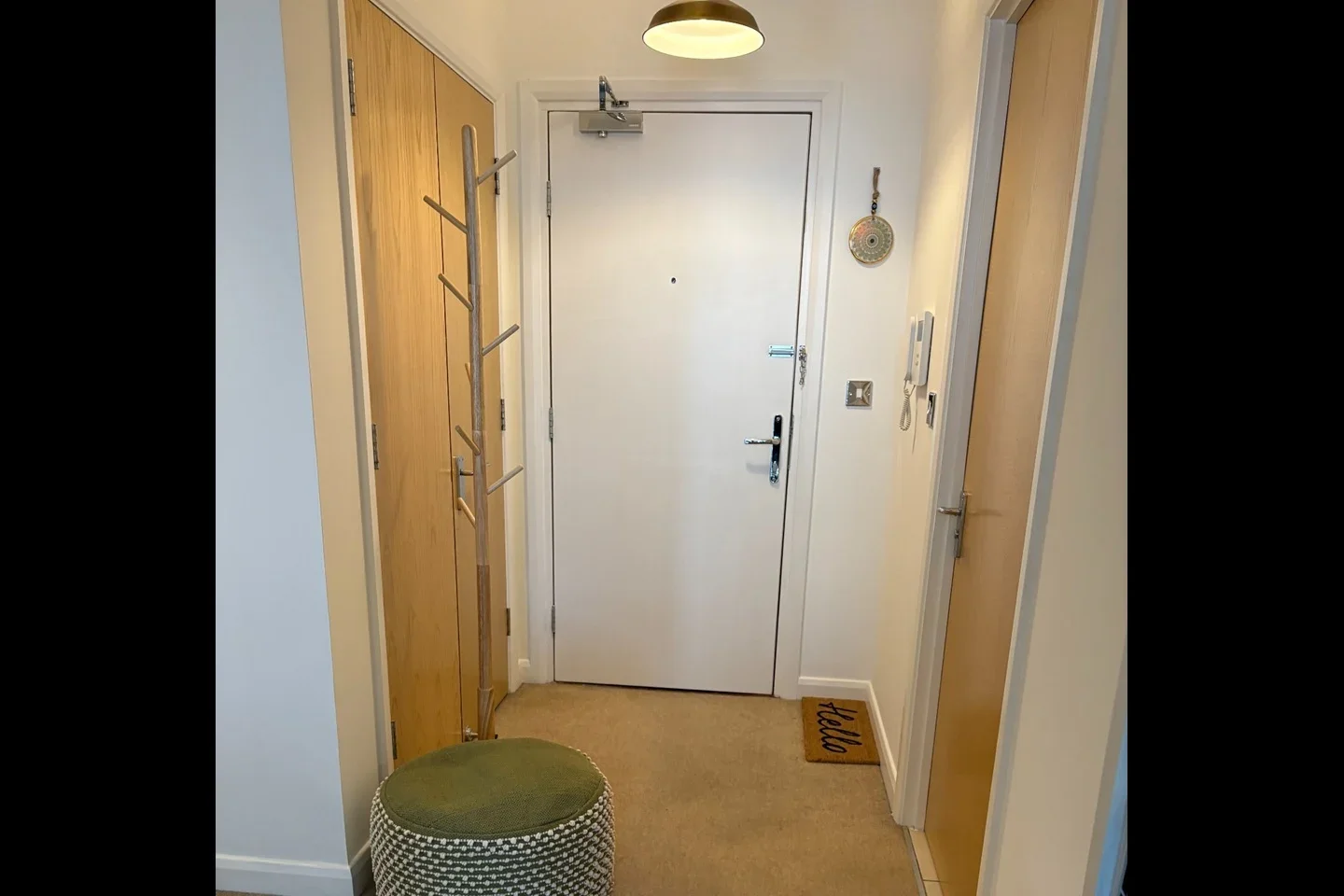 Flat Ealing Road in Greater London