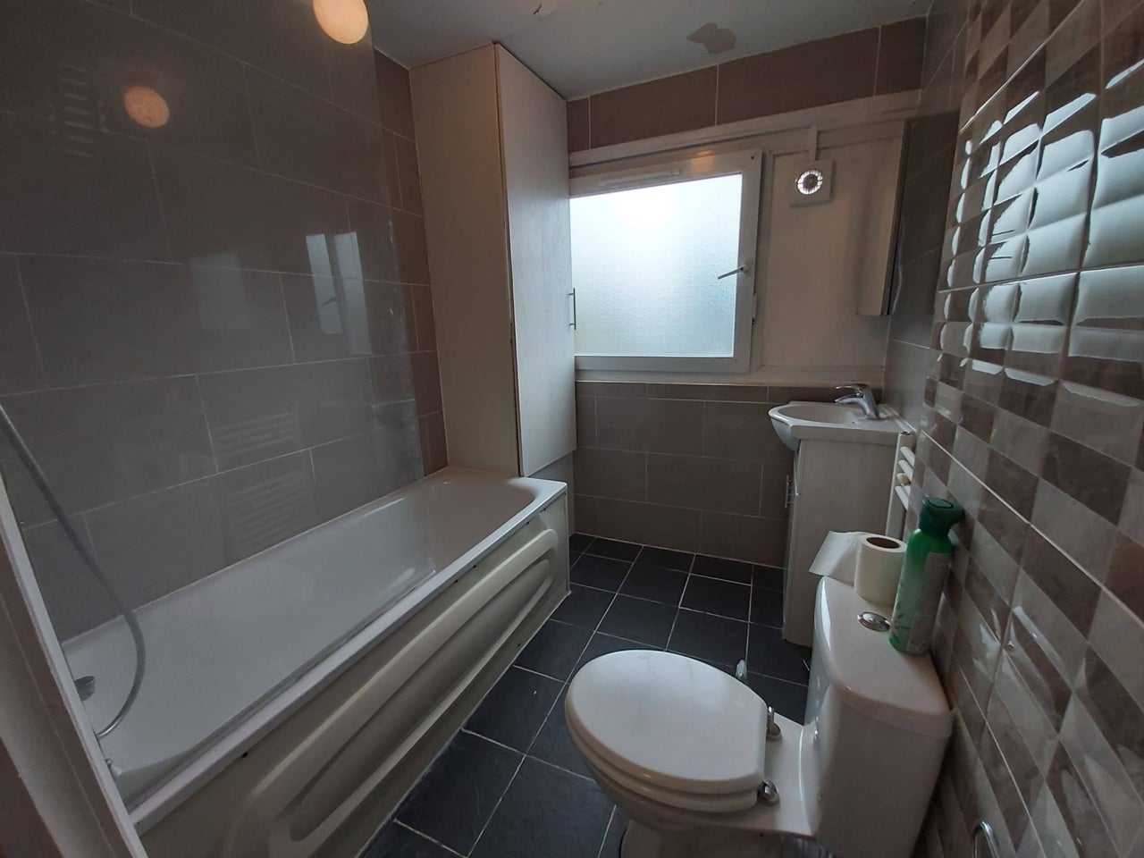 Flat Burford Road in Greater London