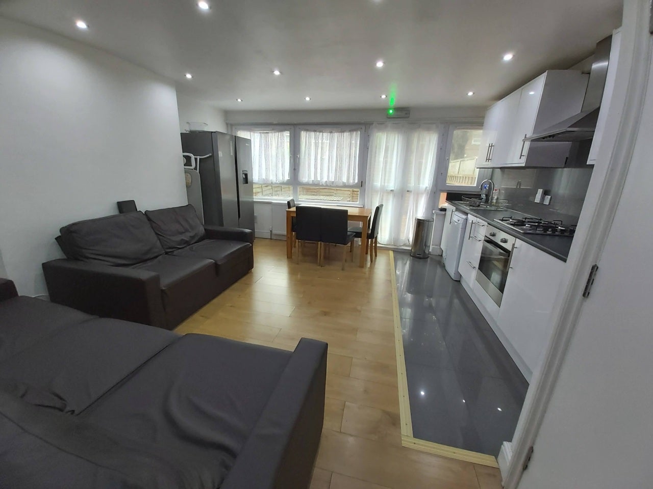 Flat Burford Road in Greater London