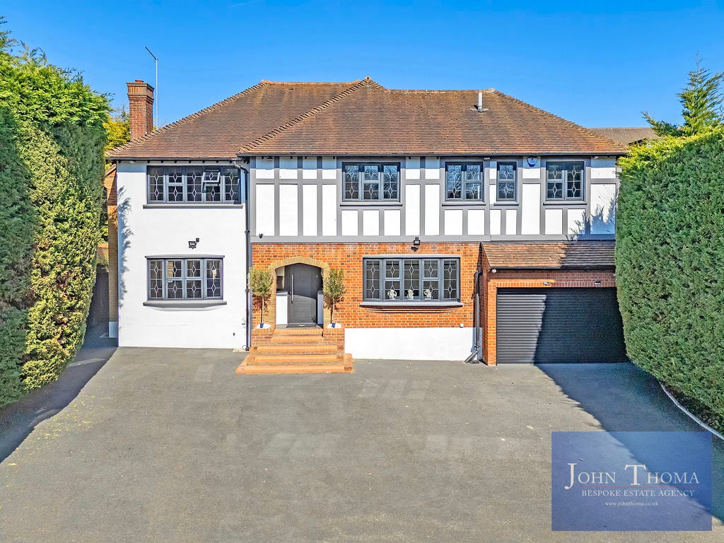 House Courtland Drive in Epping Forest