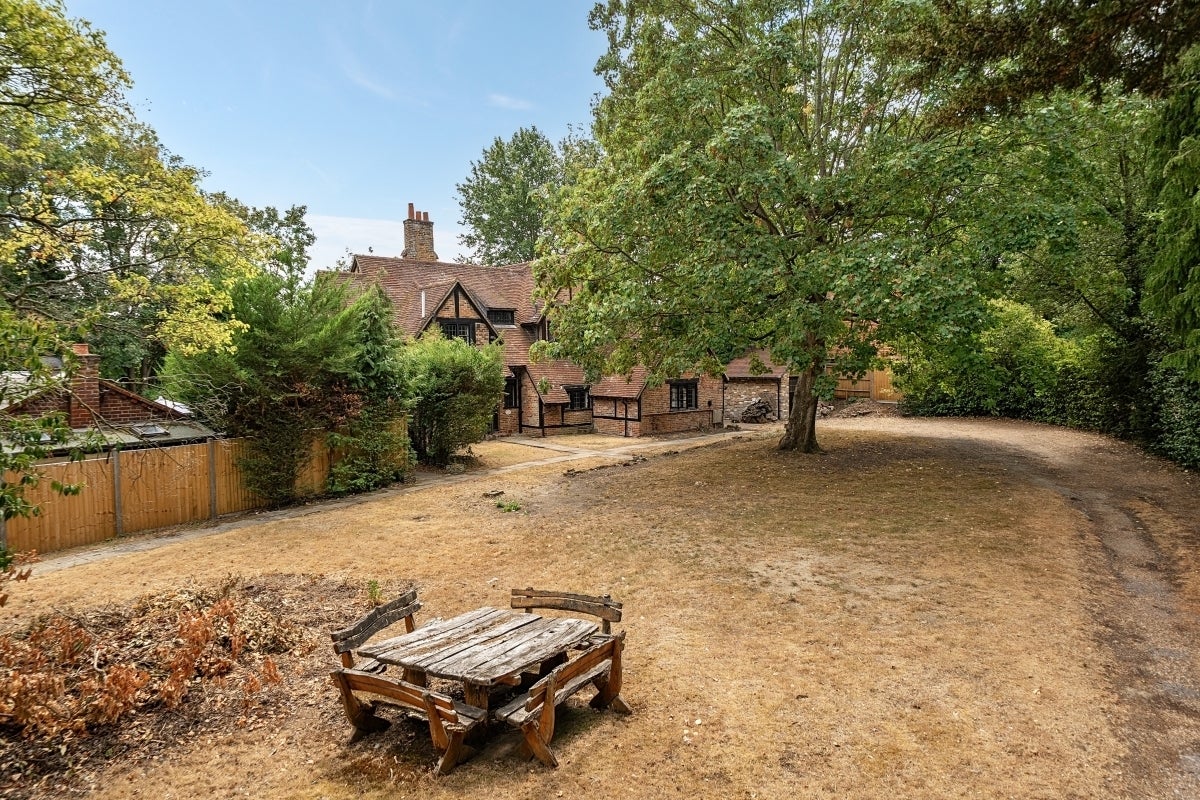 House Latton Close in Elmbridge