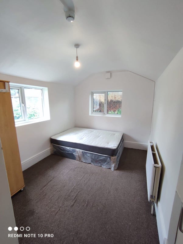 Room Brighton Road in Greater London